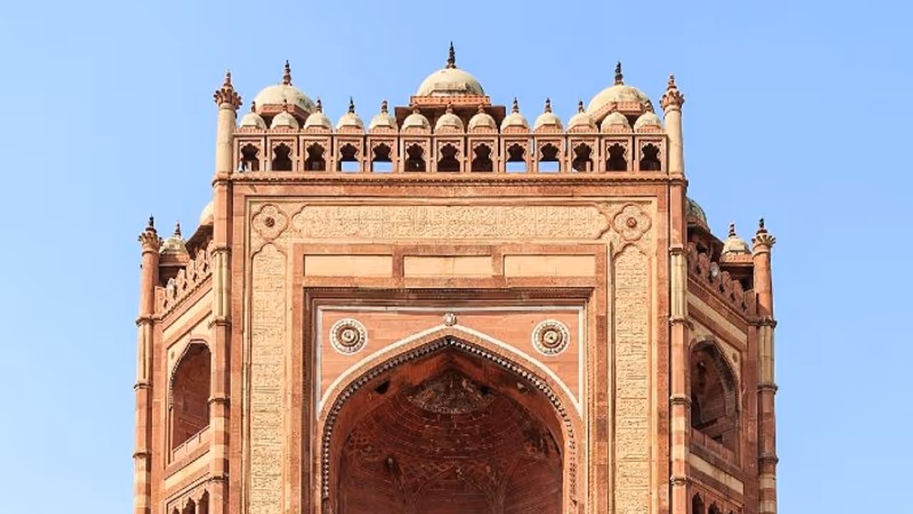 ‘Traces of Hindu temple found beneath Fatehpur Sikri Dargah’: Agra court accepts lawyer’s application ‘Traces of Hindu temple found beneath Fatehpur Sikri Dargah’: Agra court accepts lawyer’s application