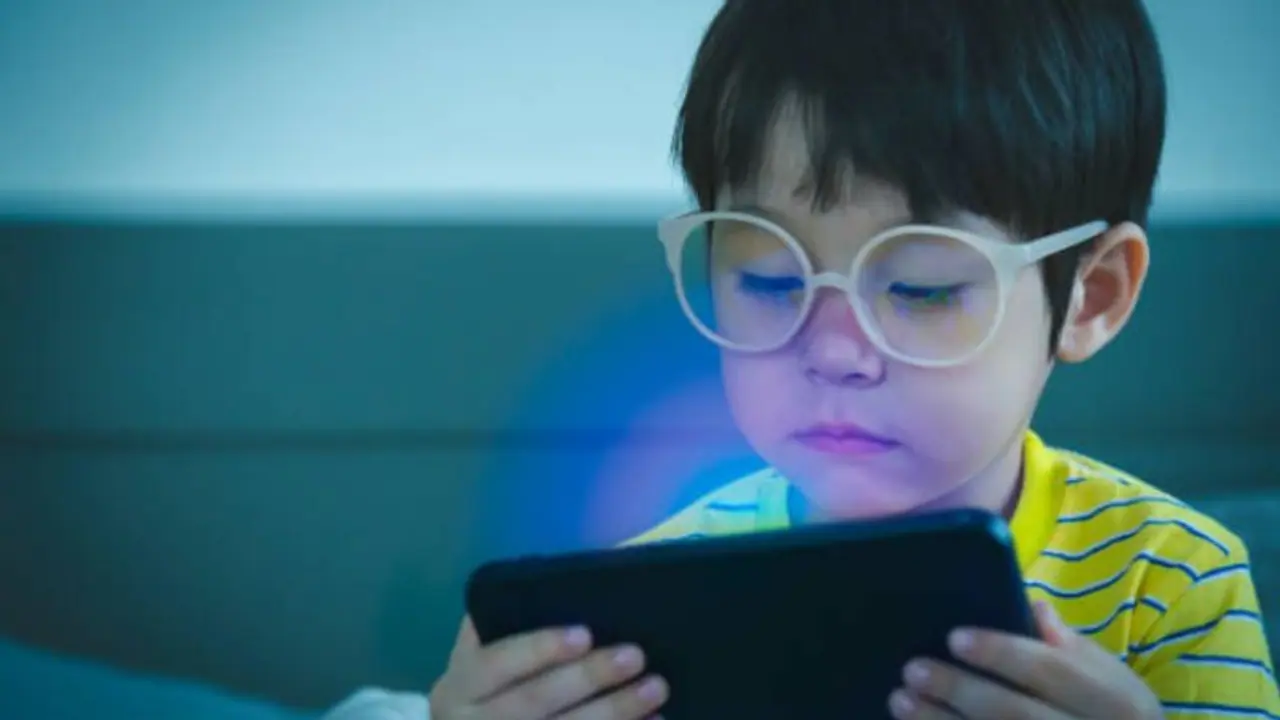 Nurturing Healthy Habits: Balancing screen time and outdoor activities for children's mental well being