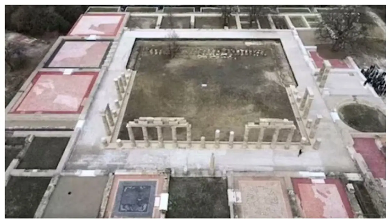 ഐഗായ് കൊട്ടാരത്തില് അലക്സാണ്ടര് ചക്രവര്ത്തിയുടെ കുളിമുറി കണ്ടെത്തി; കിടപ്പ് മുറി ഇപ്പോഴും അജ്ഞാതം ഐഗായ് കൊട്ടാരത്തില് അലക്സാണ്ടര് ചക്രവര്ത്തിയുടെ കുളിമുറി കണ്ടെത്തി; കിടപ്പ് മുറി ഇപ്പോഴും അജ്ഞാതം