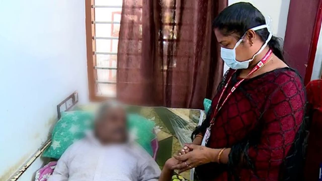 തൃപ്പൂണിത്തുറയിൽ കിടപ്പുരോഗിയായ പിതാവിനെ മകൻ ഉപേക്ഷിച്ച സംഭവം; മനുഷ്യാവകാശ കമ്മീഷൻ കേസെടുത്തു തൃപ്പൂണിത്തുറയിൽ കിടപ്പുരോഗിയായ പിതാവിനെ മകൻ ഉപേക്ഷിച്ച സംഭവം; മനുഷ്യാവകാശ കമ്മീഷൻ കേസെടുത്തു