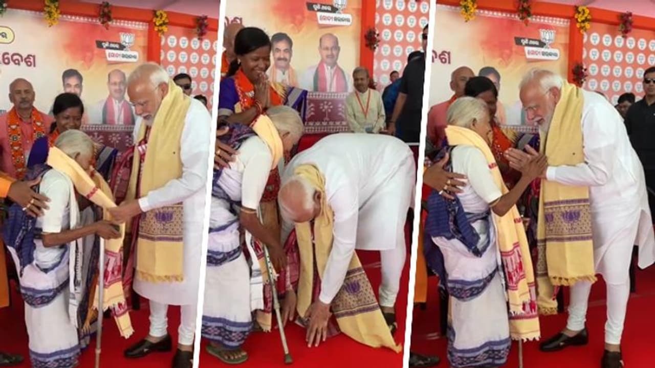PM Modi bows down to seek blessings from Padma Shri awardee Purnamasi Jani in Odisha | WATCH PM Modi bows down to seek blessings from Padma Shri awardee Purnamasi Jani in Odisha | WATCH