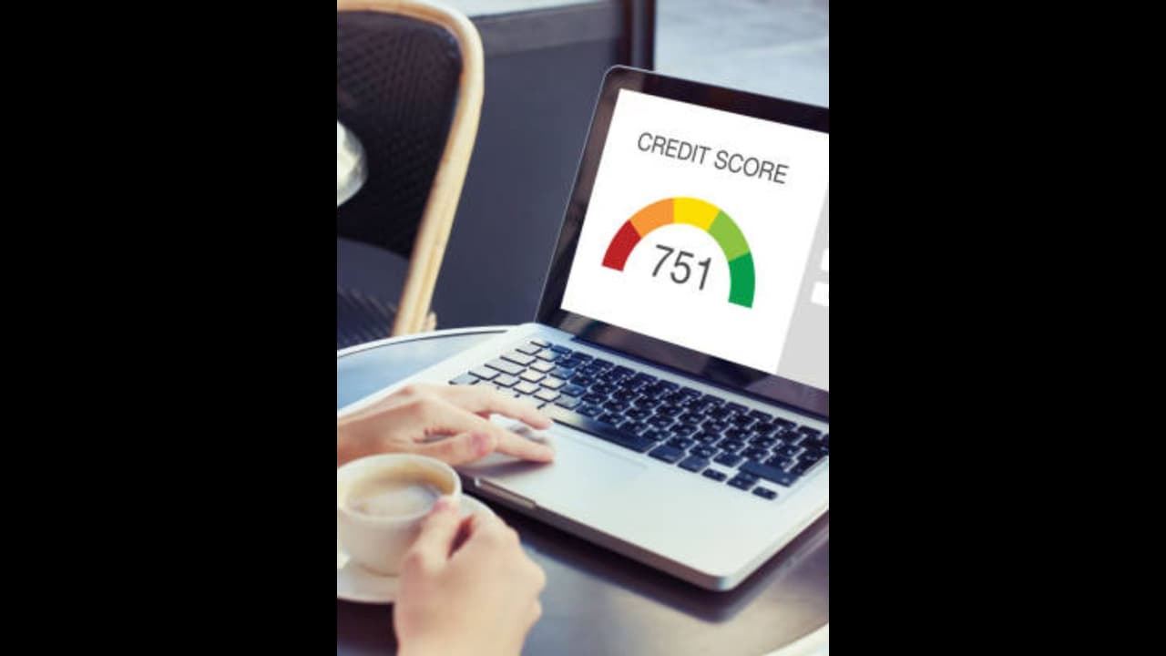 ജോലിയില്ലാത്തവരാണോ? ക്രെഡിറ്റ് സ്കോർ കുറയാതിരിക്കാനുള്ള വഴികൾ ഇതാ ജോലിയില്ലാത്തവരാണോ? ക്രെഡിറ്റ് സ്കോർ കുറയാതിരിക്കാനുള്ള വഴികൾ ഇതാ