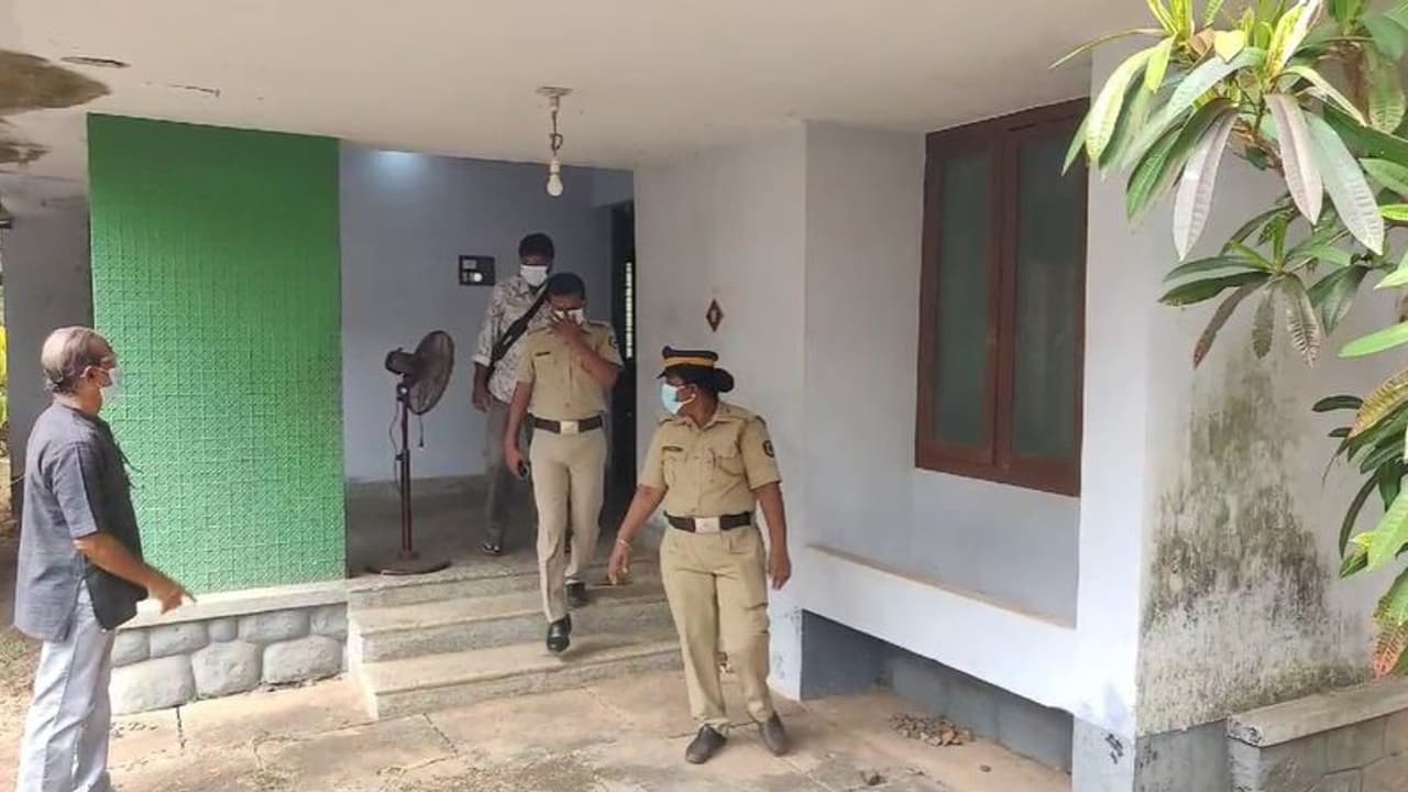 മൂന്ന് ദിവസമായി വീടിന് പുറത്തേക്ക് കണ്ടില്ല: നാട്ടുകാര്‍ വീട് തുറന്നു; റിട്ട. നഴ്‌സിങ് സൂപ്രണ്ട് മരിച്ച നിലയിൽ