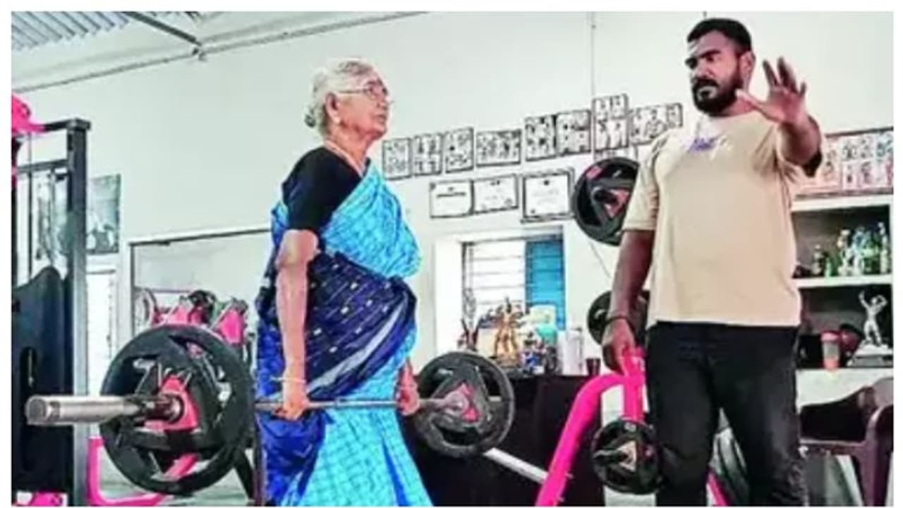 പ്രായം വെറും സംഖ്യ: 82 ാം വയസില്‍ പവര്‍ലിഫ്റ്റിംഗില്‍ വിജയിച്ച് കിട്ടമ്മാള്‍; വൈറല്‍ വീഡിയോ കാണാം 