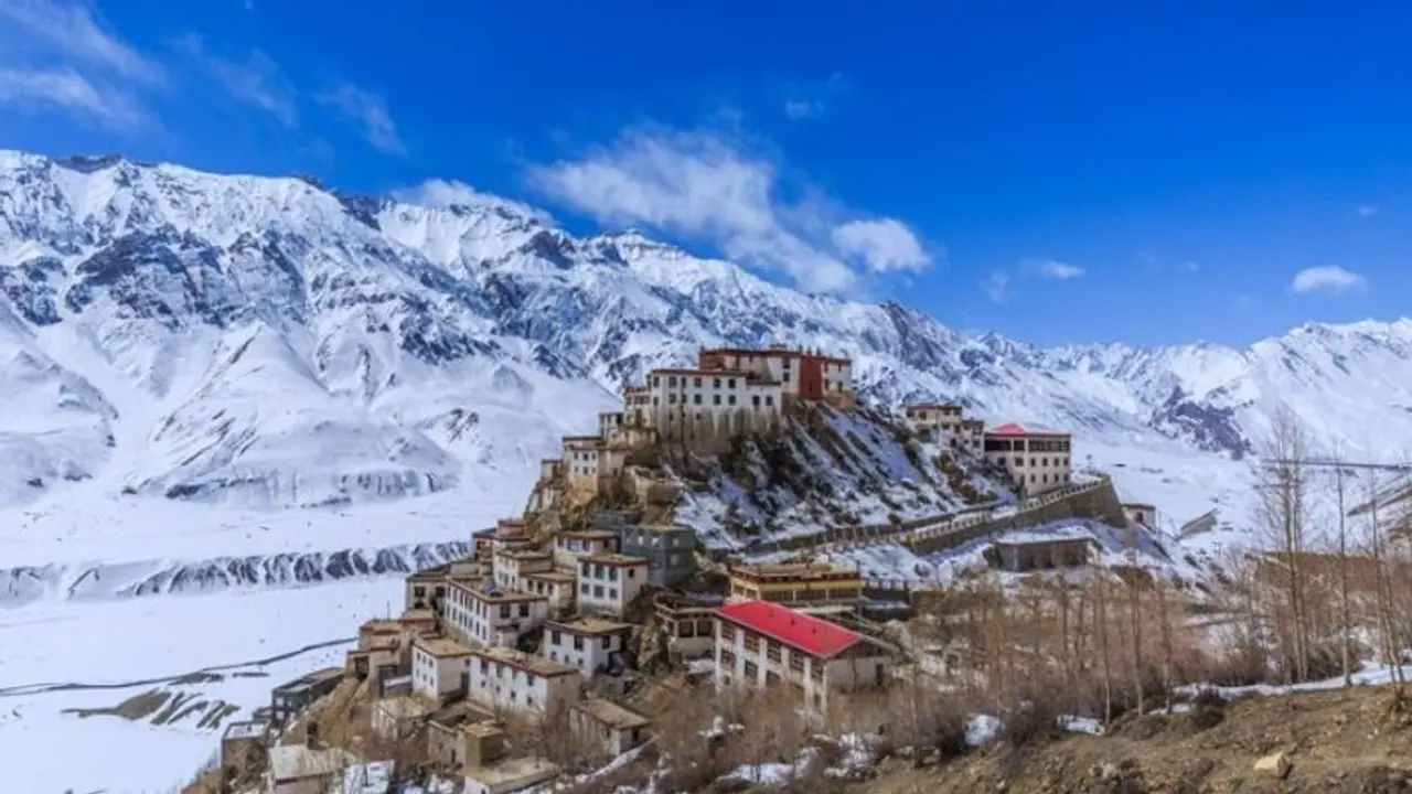  कपाट खुलने के बाद शुरू हुई चार धाम यात्रा  हेलीकॉप्टर से करें यात्रा  देखें क्या है बुकिंग टाइमिंग?