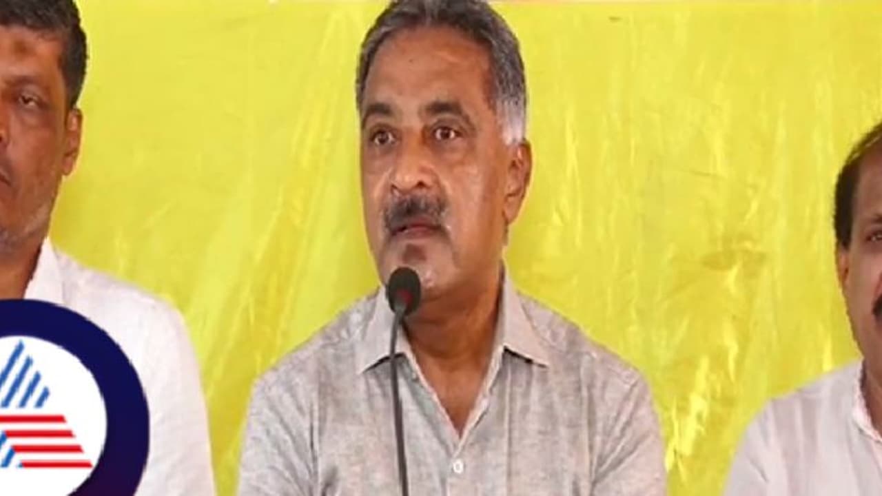 ಪ್ರಜ್ವಲ್ ಫೋಟೊ ಹಾಕಿಕೊಂಡು ಶಿಕ್ಷಕರ ಕ್ಷೇತ್ರದಲ್ಲಿ ಮೈತ್ರಿ ಪಕ್ಷ ಮತ ಕೇಳಲಿ: ಮಾಜಿ ಎಂಎಲ್‌ಸಿ ರಮೇಶ್ ಬಾಬು ಲೇವಡಿ