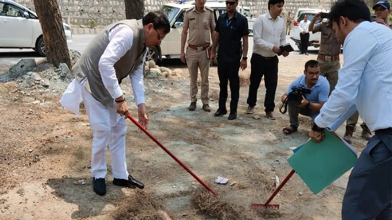 'Pirul Lao Paisa Pao Campaign' by Uttarakhand government to control wild forest fires 'Pirul Lao Paisa Pao Campaign' by Uttarakhand government to control wild forest fires