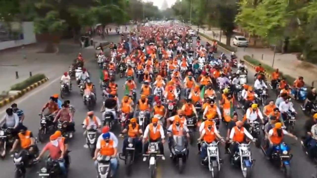 'Sikhs for Modi': Sikh community hold massive bike rally in support of BJP in Delhi, videos go viral (WATCH)