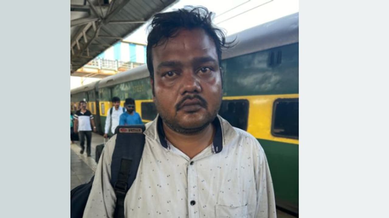 യുഎസ് ഷിപ്പിങ് കമ്പനിയിൽ ജോലി, പല നമ്പറുകളിൽ നിന്ന് ജോലി ഓഫറുകൾ, പറഞ്ഞ പണം നൽകി, തട്ടിപ്പിലെ പ്രധാനി അറസ്റ്റിൽ യുഎസ് ഷിപ്പിങ് കമ്പനിയിൽ ജോലി, പല നമ്പറുകളിൽ നിന്ന് ജോലി ഓഫറുകൾ, പറഞ്ഞ പണം നൽകി, തട്ടിപ്പിലെ പ്രധാനി അറസ്റ്റിൽ