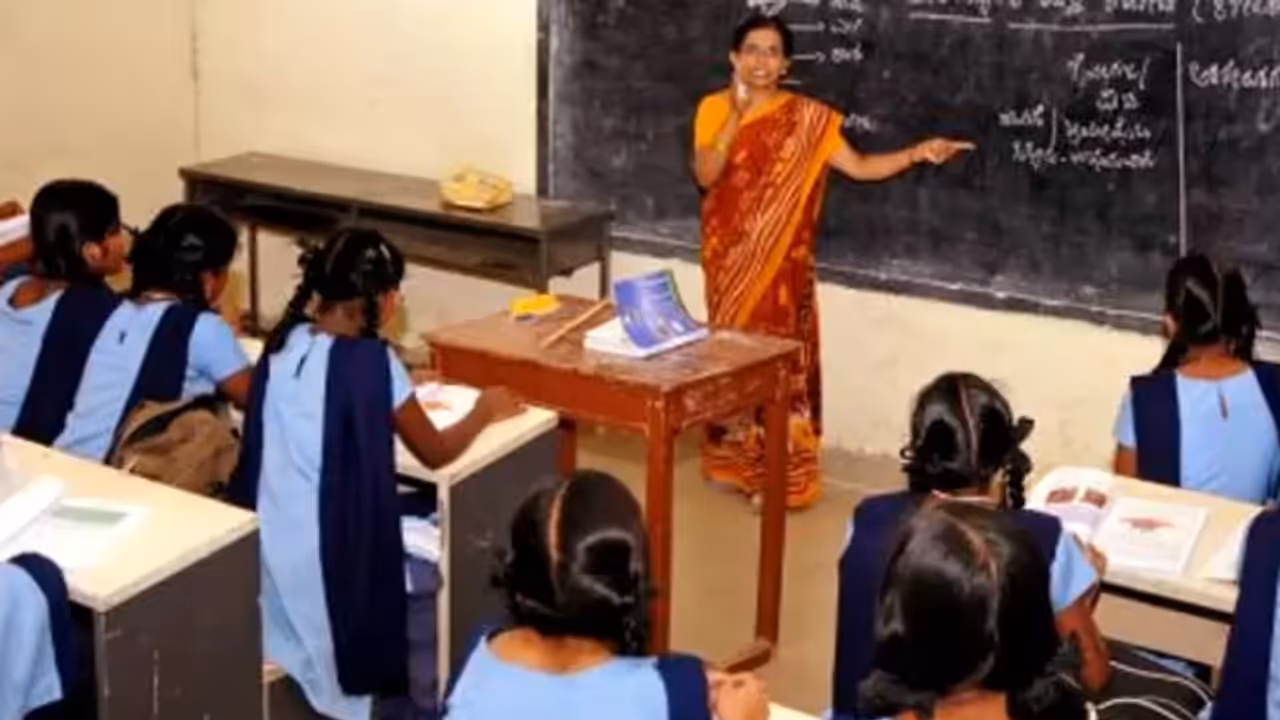 ಕುಸಿದ ಎಸ್‌ಎಸ್‌ಎಲ್‌ಸಿ ಫಲಿತಾಂಶ: ಹೈಸ್ಕೂಲ್‌ ಶಿಕ್ಷಕರ ರಜೆ 15 ದಿನ ಕಟ್‌..!