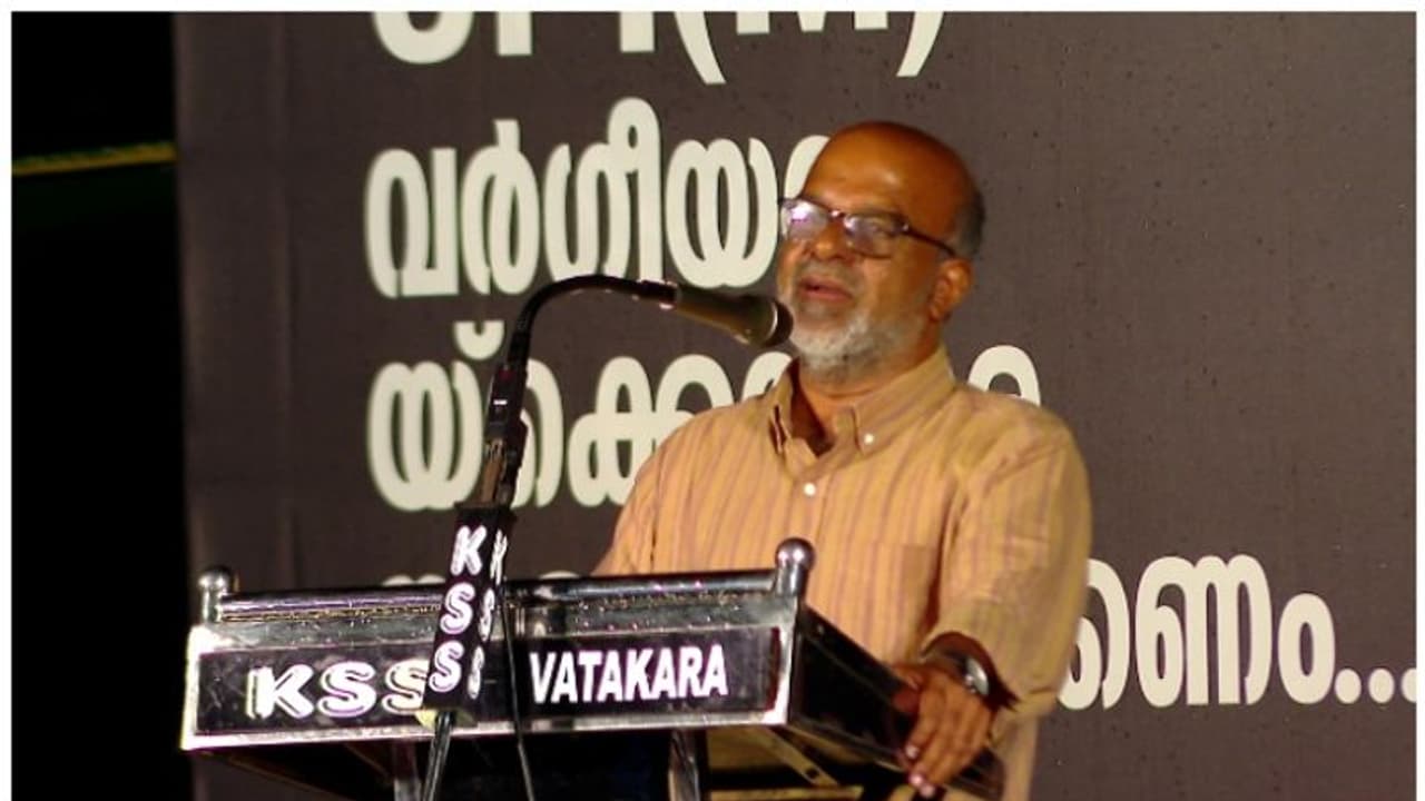 ഹരിഹരന്റെ വീടിന് നേരെ സ്ഫോടകവസ്തു എറിഞ്ഞ സംഭവം: മൂന്ന് പേർക്കെതിരെ കേസ്, ബോംബ് സ്ക്വാഡ് പരിശോധന നടത്തി ഹരിഹരന്റെ വീടിന് നേരെ സ്ഫോടകവസ്തു എറിഞ്ഞ സംഭവം: മൂന്ന് പേർക്കെതിരെ കേസ്, ബോംബ് സ്ക്വാഡ് പരിശോധന നടത്തി