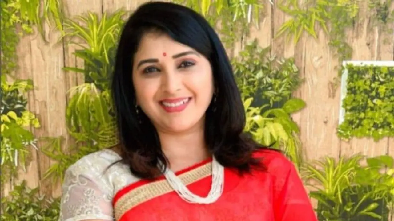 കാർ നിയന്ത്രണം വിട്ട് ബസിലും ഡിവൈഡറിലും ഇടിച്ച് അപകടം; പ്രമുഖ ടെലിവിഷൻ നടി പവിത്ര ജയറാം മരിച്ചു കാർ നിയന്ത്രണം വിട്ട് ബസിലും ഡിവൈഡറിലും ഇടിച്ച് അപകടം; പ്രമുഖ ടെലിവിഷൻ നടി പവിത്ര ജയറാം മരിച്ചു