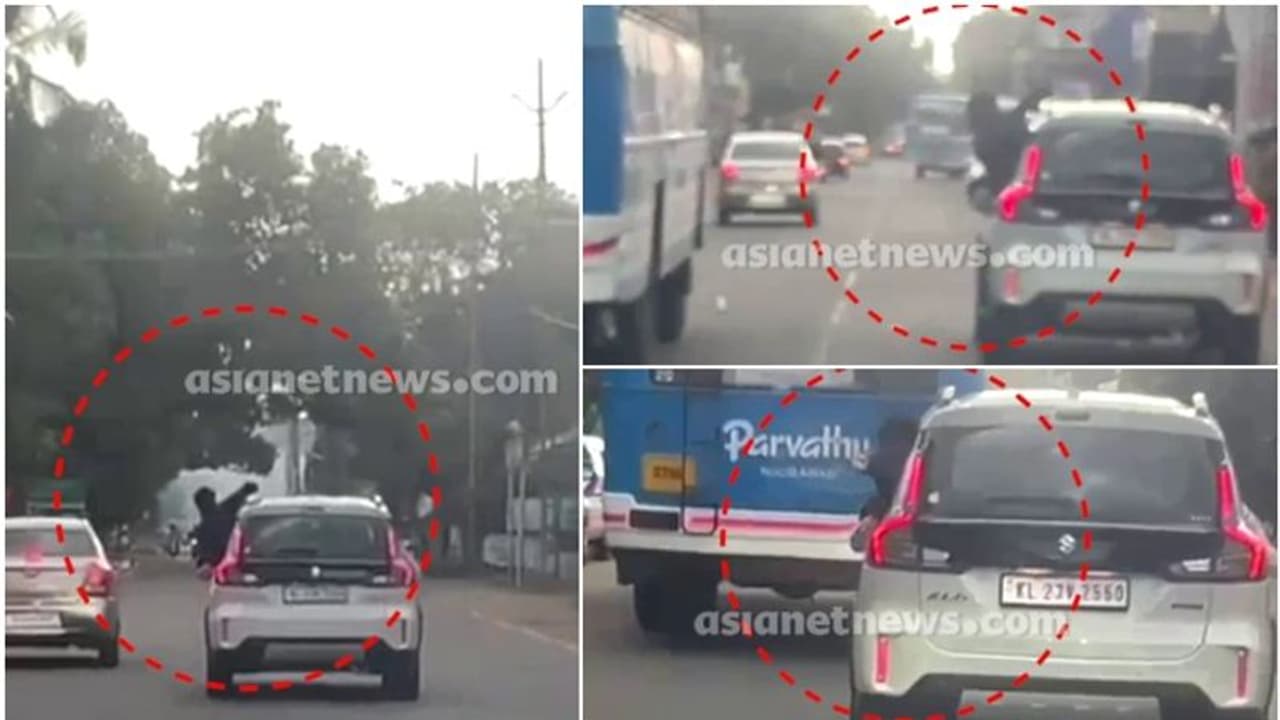 കായംകുളത്ത് വീണ്ടും റോഡില് അഭ്യാസപ്രകടനം; ഡോര് വിൻഡോയില് ഇരുന്ന് തല പുറത്തേക്കിട്ട് യാത്ര കായംകുളത്ത് വീണ്ടും റോഡില് അഭ്യാസപ്രകടനം; ഡോര് വിൻഡോയില് ഇരുന്ന് തല പുറത്തേക്കിട്ട് യാത്ര