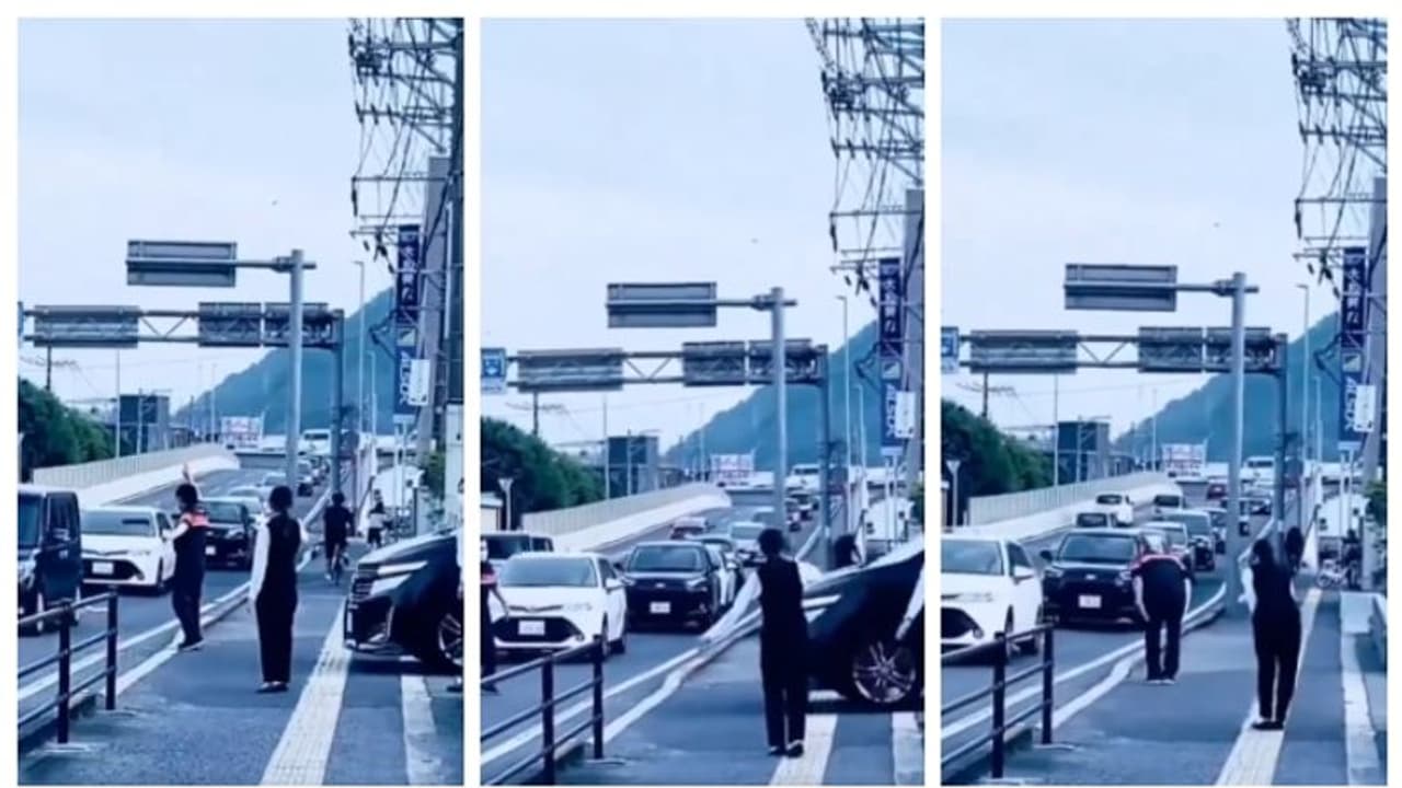 ജപ്പാൻകാരുടെ ഒരു കാര്യം; വാഹനം കടന്ന് പോകാന് ട്രാഫിക് തടഞ്ഞു, പിന്നീട് നന്ദി, വൈറല് വീഡിയോ കാണാം ജപ്പാൻകാരുടെ ഒരു കാര്യം; വാഹനം കടന്ന് പോകാന് ട്രാഫിക് തടഞ്ഞു, പിന്നീട് നന്ദി, വൈറല് വീഡിയോ കാണാം