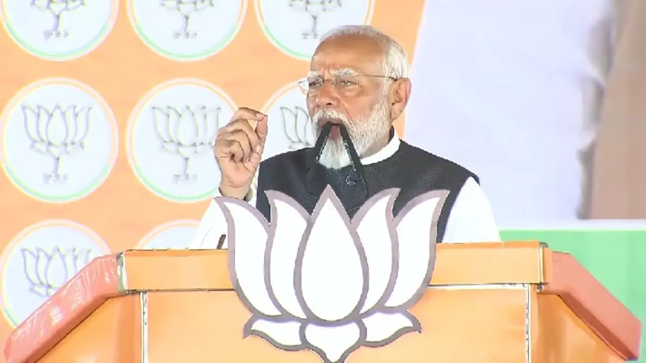 'Will make Pakistan wear bangles': PM Modi attacks 'cowards' fearful of Pak's nuclear power (WATCH)