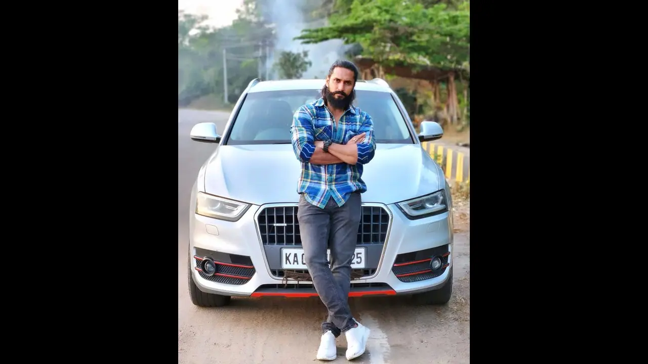 ప్రముఖ నటుడిపై రక్తం వచ్చేలా దుండగుల దాడి.. తల్లితో గుడికి వెళ్లి వస్తుండగా.. ప్రముఖ నటుడిపై రక్తం వచ్చేలా దుండగుల దాడి.. తల్లితో గుడికి వెళ్లి వస్తుండగా..