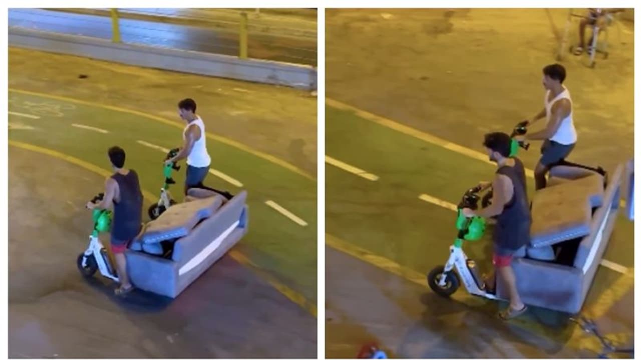 'സിംപിള്‍ ബട്ട് പവര്‍ഫുള്‍': ഇലക്ട്രിക്ക് സ്ക്കൂട്ടറില്‍ സോഫയുമായി പോകുന്ന യുവാക്കളുടെ വീഡിയോ വൈറല്‍ 