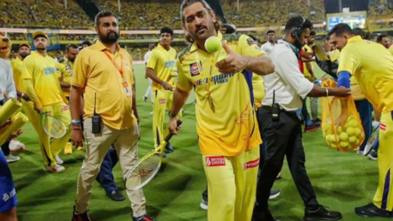  MS Dhoni's heartfelt gesture: Special 'Return Gift' delights fans at Chepauk 