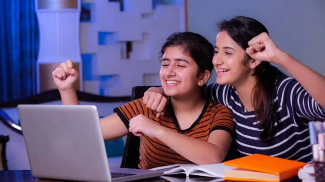 CBSE Board 12th Results 2024: लड़कों से ज्यादा पास हुईं लड़कियां- डिजिलॉकर एकाउंट एक्सेस के लिए अपनाएं तरीके 