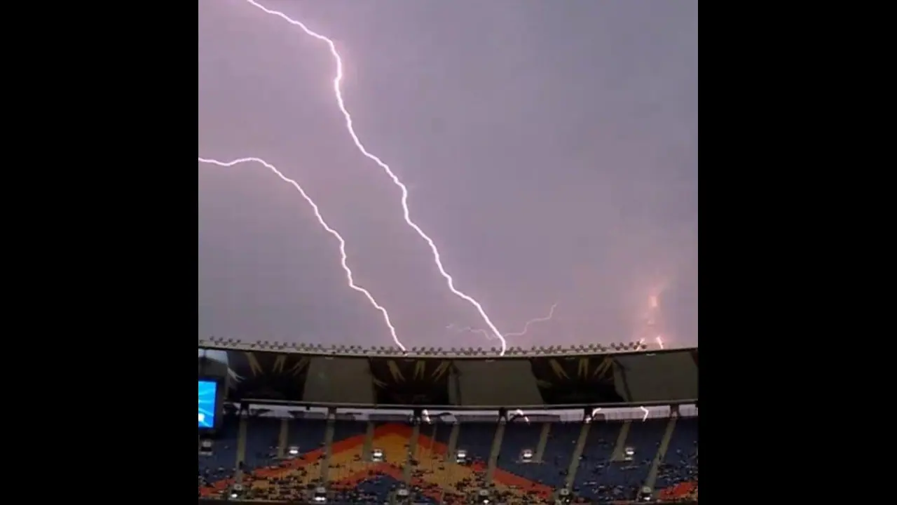 ಕರ್ನಾಟಕದ 8 ಜಿಲ್ಲೆಗಳಲ್ಲಿ ಮತ್ತೆ ಭಾರೀ ಮಳೆ: ಉಡುಪಿಯಲ್ಲಿ ಸಿಡಿಲು ಬಡಿದು ಯುವಕ ಸಾವು ಕರ್ನಾಟಕದ 8 ಜಿಲ್ಲೆಗಳಲ್ಲಿ ಮತ್ತೆ ಭಾರೀ ಮಳೆ: ಉಡುಪಿಯಲ್ಲಿ ಸಿಡಿಲು ಬಡಿದು ಯುವಕ ಸಾವು