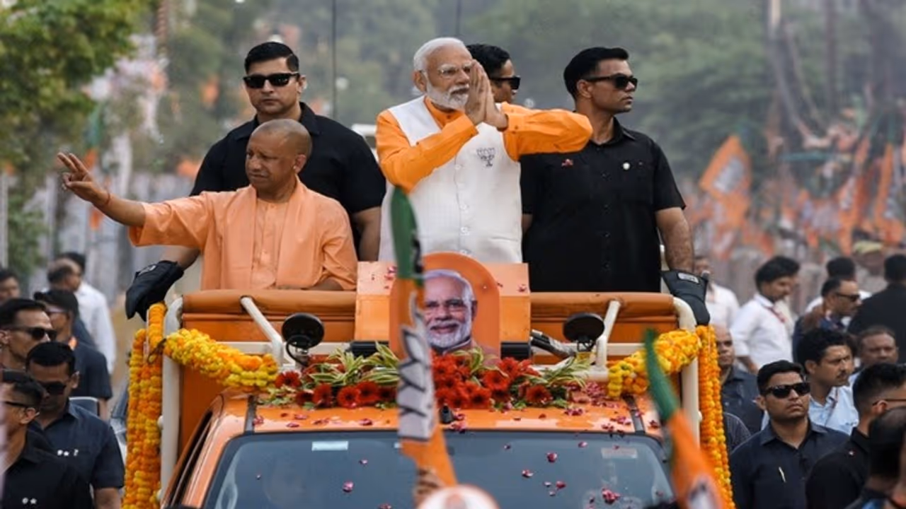 ಪ್ರಧಾನಿ ಮೋದಿ ರೋಡ್ಶೋ ಮೇಲೆ ಉಗ್ರರ ದಾಳಿ ಆತಂಕ, ಡ್ರೋನ್ ಸೇರಿ ಹಾರುವ ವಸ್ತುಗಳಿಗೆ ನಿಷೇಧ! ಪ್ರಧಾನಿ ಮೋದಿ ರೋಡ್ಶೋ ಮೇಲೆ ಉಗ್ರರ ದಾಳಿ ಆತಂಕ, ಡ್ರೋನ್ ಸೇರಿ ಹಾರುವ ವಸ್ತುಗಳಿಗೆ ನಿಷೇಧ!