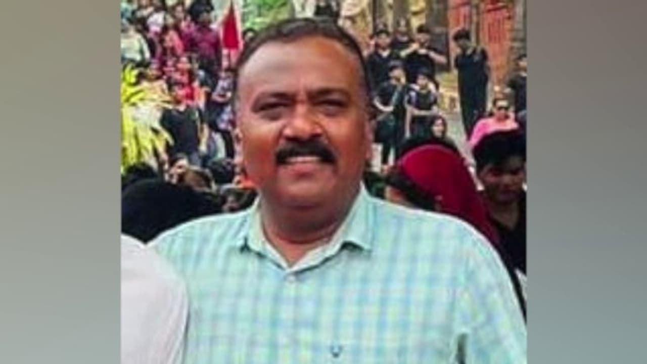 കണ്ണൂർ വിസ്മയ പാർക്കിൽ യുവതിക്ക് നേരെ ലൈംഗികാതിക്രമം; പ്രൊഫസര് റിമാൻഡില് കണ്ണൂർ വിസ്മയ പാർക്കിൽ യുവതിക്ക് നേരെ ലൈംഗികാതിക്രമം; പ്രൊഫസര് റിമാൻഡില്