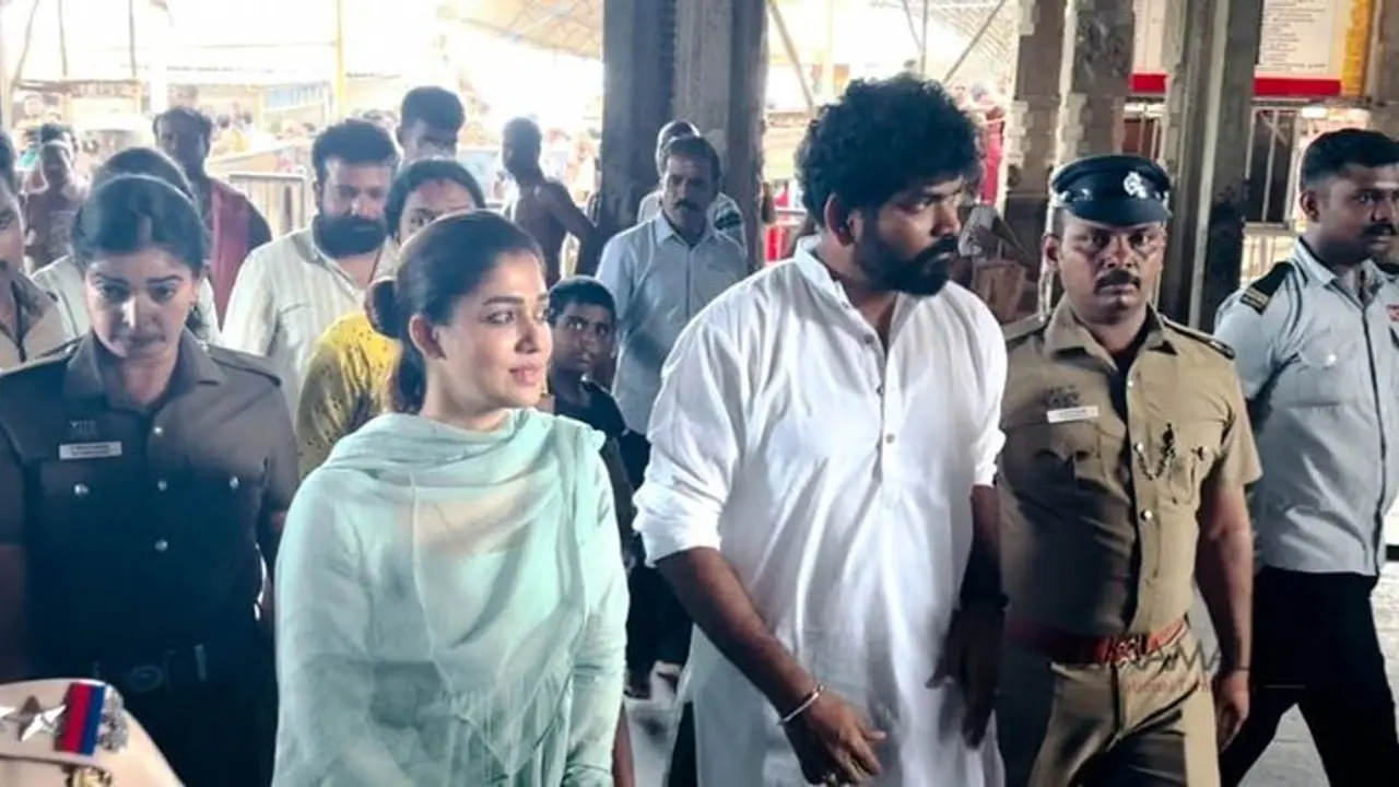 Nayanthara : முருகனை தரிசிக்க வந்த மூக்குத்தி அம்மன்... திருச்செந்தூருக்கு திடீர் விசிட் அடித்த நயன்தாரா Nayanthara : முருகனை தரிசிக்க வந்த மூக்குத்தி அம்மன்... திருச்செந்தூருக்கு திடீர் விசிட் அடித்த நயன்தாரா