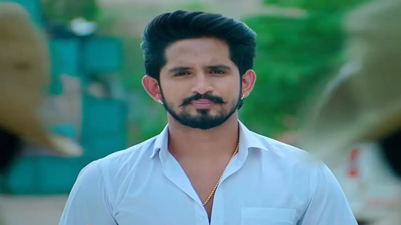 Star Suvarna Serial Gowri Shankara ಖಡಕ್ ಲಾಯರ್ ಆಗಿ ಎಂಟ್ರಿ ಕೊಟ್ಟ ಧನುಷ್ ಗೌಡ |  Colors Kannada Serial Geetha Actor Dhanush Gowda Enters Gouri Shankara As  Lawyer Pav | Asianet Suvarna News