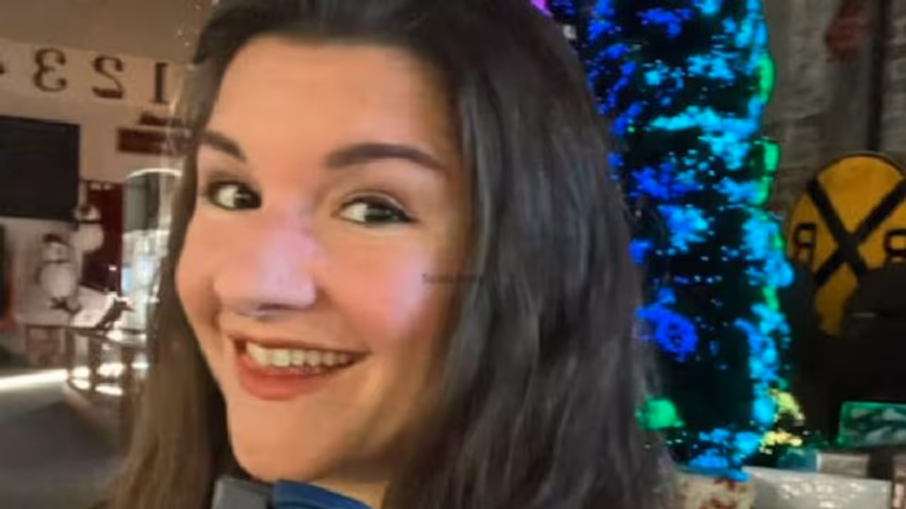 ಎಲಾ ಇವ್ಳಾ..ಯೋಧನ ದೆವ್ವದೊಂದಿಗೆ ಡೇಟಿಂಗ್ ಮಾಡುತ್ತಿದ್ದಾಳಂತೆ ಈ ಯುವತಿ! ಎಲಾ ಇವ್ಳಾ..ಯೋಧನ ದೆವ್ವದೊಂದಿಗೆ ಡೇಟಿಂಗ್ ಮಾಡುತ್ತಿದ್ದಾಳಂತೆ ಈ ಯುವತಿ!