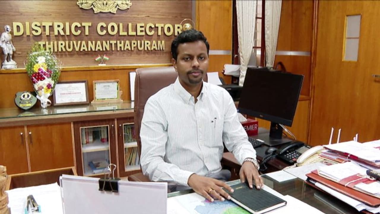 കളക്ടറുടെ കുഴിനഖ ചികിത്സ: ന്യായീകരിച്ച് ഐഎഎസ് അസോസിയേഷൻ അധ്യക്ഷൻ്റെ ലേഖനം, എതിര്പ്പും ശക്തം കളക്ടറുടെ കുഴിനഖ ചികിത്സ: ന്യായീകരിച്ച് ഐഎഎസ് അസോസിയേഷൻ അധ്യക്ഷൻ്റെ ലേഖനം, എതിര്പ്പും ശക്തം