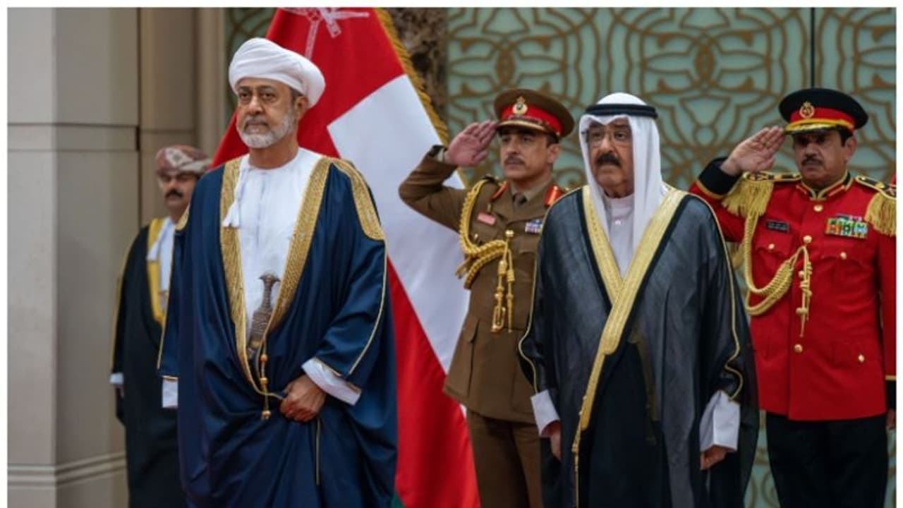 രണ്ടു ദിവസത്തെ സന്ദർശനത്തിന് ഒമാൻ സുൽത്താൻ കുവൈറ്റിലെത്തി