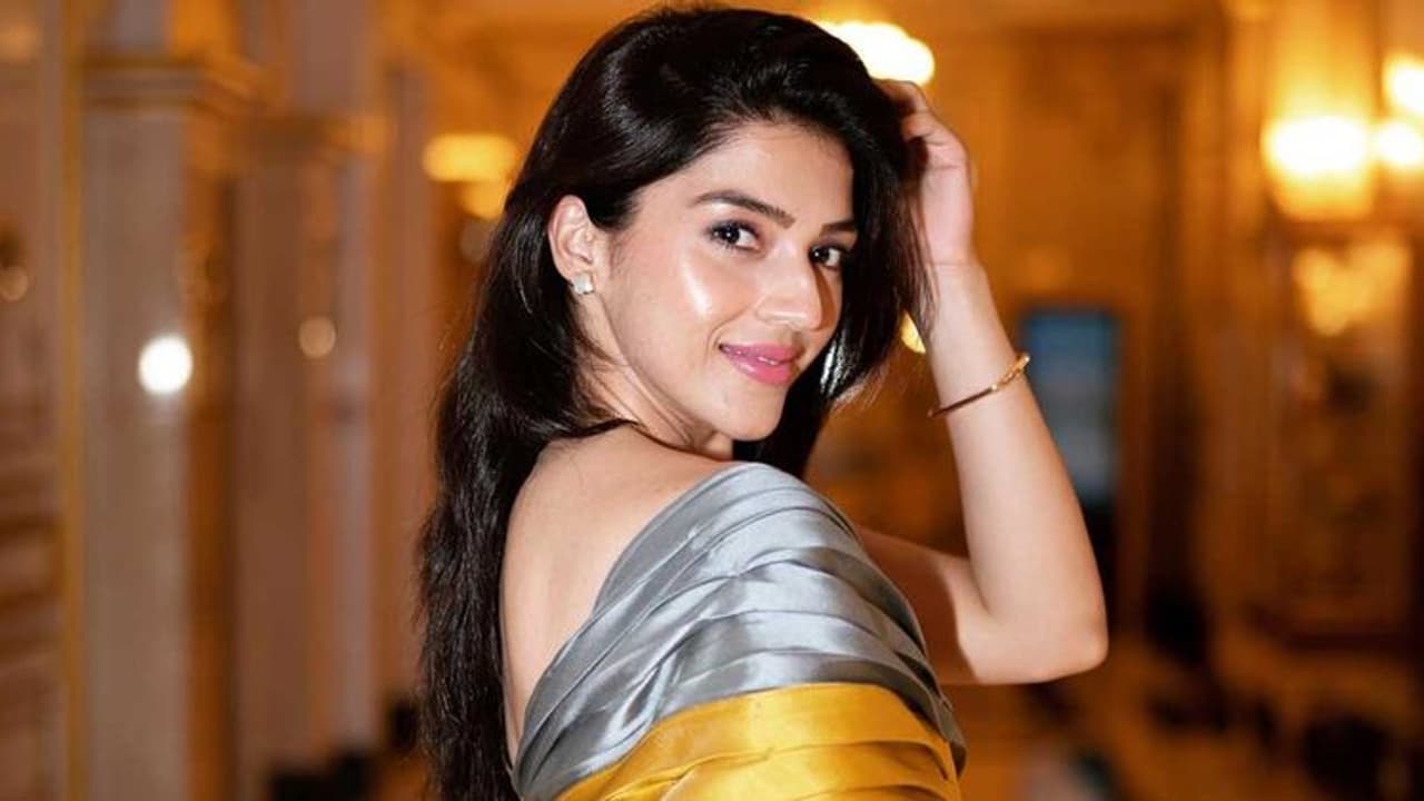 దాని కోసం కడుపు తెచ్చుకోవాల్సిన పని లేదు... సంచలనం రేపుతున్న హీరోయిన్ మెహ్రీన్ పోస్ట్! దాని కోసం కడుపు తెచ్చుకోవాల్సిన పని లేదు... సంచలనం రేపుతున్న హీరోయిన్ మెహ్రీన్ పోస్ట్!