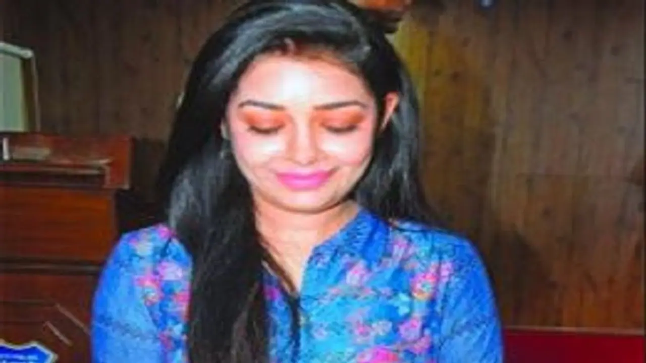 ಬೆಂಗಳೂರು: ನಟಿ ಛಾಯಾಸಿಂಗ್ ಮನೆಯಲ್ಲಿ ಚಿನ್ನಾಭರಣ ಕಳವು, ಕೆಲಸದಾಳು ಅರೆಸ್ಟ್ ಬೆಂಗಳೂರು: ನಟಿ ಛಾಯಾಸಿಂಗ್ ಮನೆಯಲ್ಲಿ ಚಿನ್ನಾಭರಣ ಕಳವು, ಕೆಲಸದಾಳು ಅರೆಸ್ಟ್