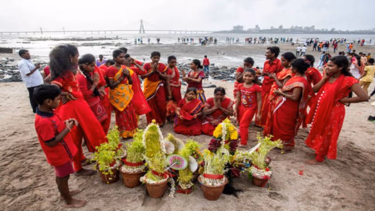 முளைப்பாரி வழிப்பாடு எதற்கு தெரியுமா..? இதன் பின்னணி என்ன..?