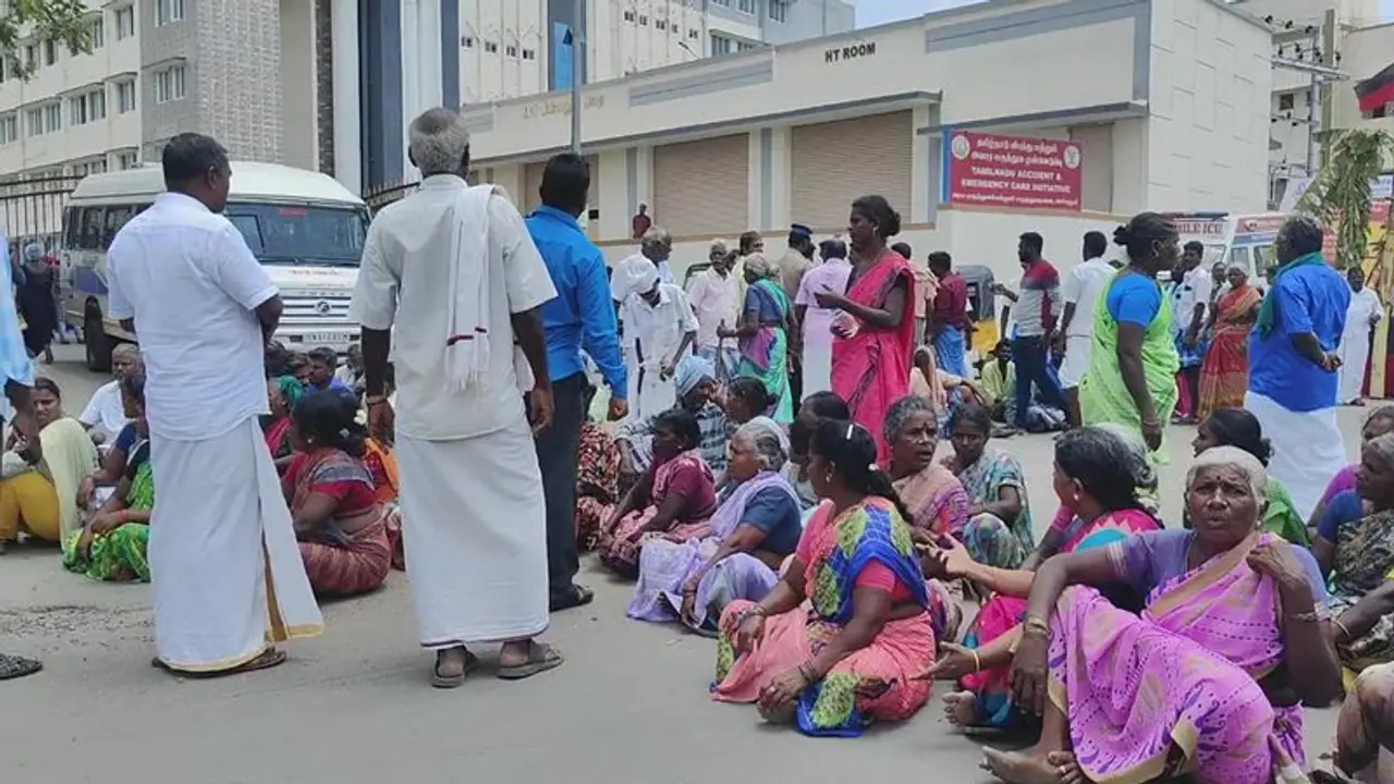 நோயாளிகளின் உயிரோடு விளையாடும் மருத்துவகல்லூரி மருத்துவர்கள்? அரியலூரில் பொமக்கள் சாலை மறியல்