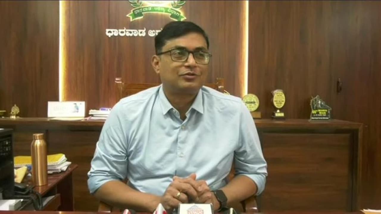 Dharwad: ಅರಣ್ಯ ಇಲಾಖೆಯಲ್ಲಿ ಒಂದು ಕಣ್ಣಿಗೆ ಬೆಣ್ಣೆ ಮತ್ತೊಂದು ಕಣ್ಣಿಗೆ ಸುಣ್ಣ! Dharwad: ಅರಣ್ಯ ಇಲಾಖೆಯಲ್ಲಿ ಒಂದು ಕಣ್ಣಿಗೆ ಬೆಣ್ಣೆ ಮತ್ತೊಂದು ಕಣ್ಣಿಗೆ ಸುಣ್ಣ!