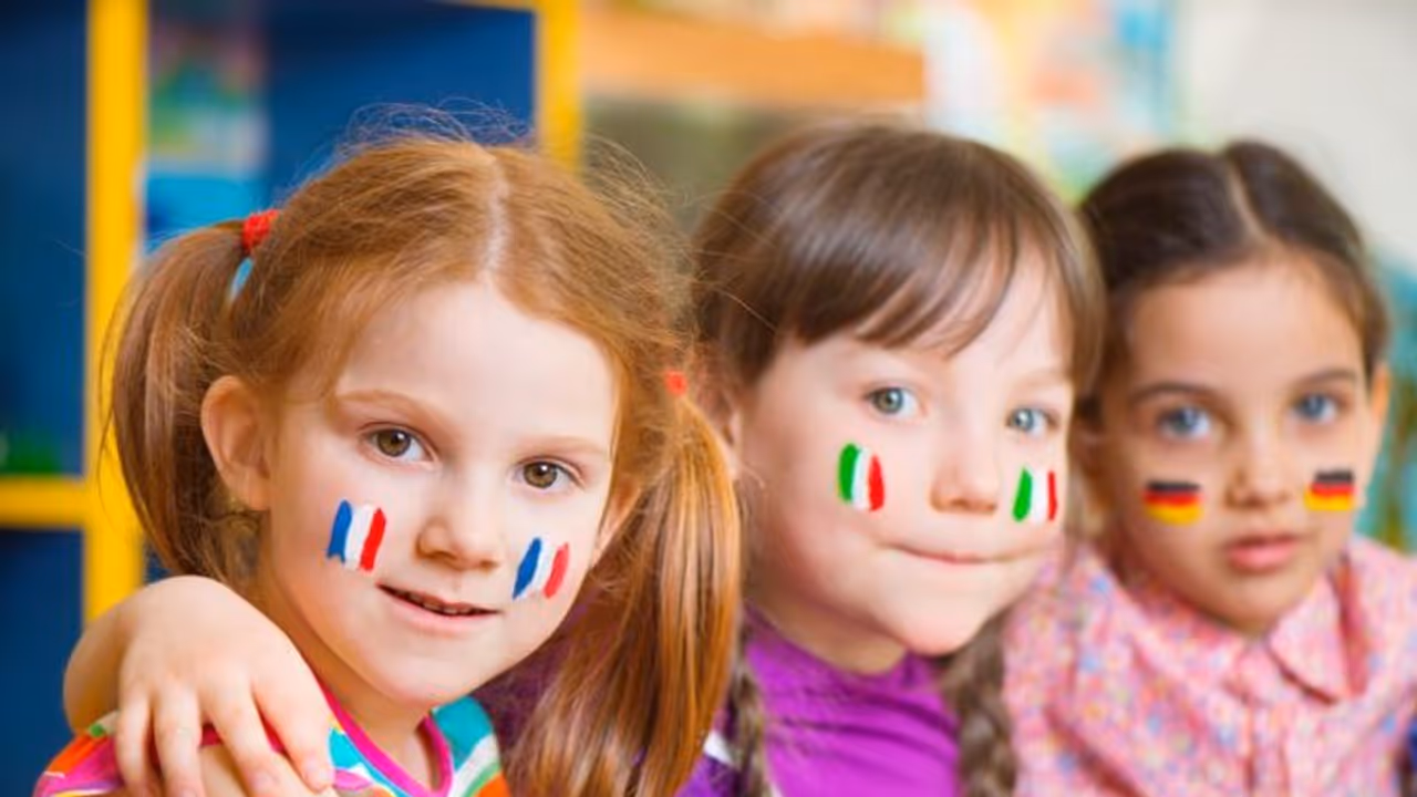 ಈ ಡಚ್ ದೇಶದ ಮಕ್ಕಳು ಯಾವಾಗಲೂ ನಗ್ ನಗ್ತಾ ಖುಷಿಯಾಗಿರ್ತಾರಿಲ್ಲಿ ಹೇಗೆ? ಪೋಷಕರು ಏನ್ ಮಾಡ್ತಾರೆ?