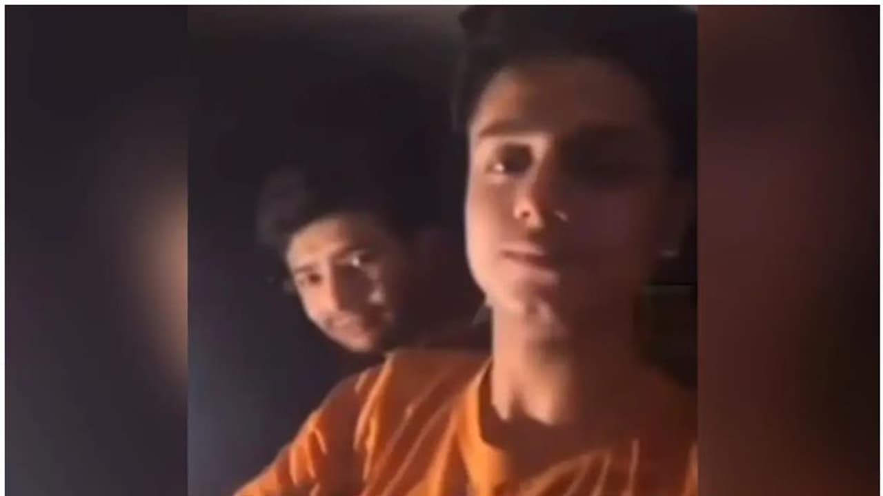 ലൈവിൽ വന്നു അമിത വേ​ഗതയിൽ കാറോടിച്ചു; ഓവർടേക്കിം​ഗിനിടെ അപകടം; 2 യുവാക്കൾക്ക് ദാരുണാന്ത്യം