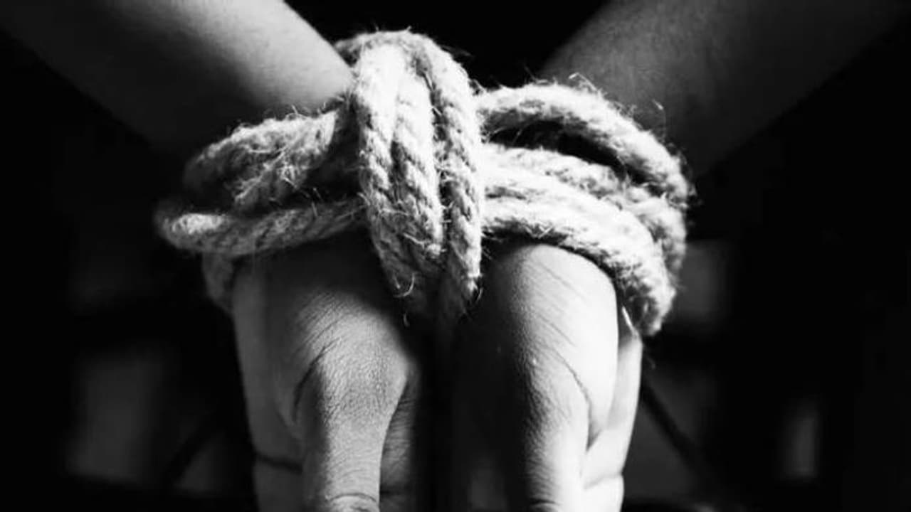 മകനെ തട്ടിക്കൊണ്ടുപോയെന്ന് അച്ഛൻ ഫോൺ കോൾ, ഒരു ലക്ഷം രൂപ കൊടുക്കണം; പിന്നിലാരെന്ന് അറിഞ്ഞ് ഞെട്ടി വീട്ടുകാർ മകനെ തട്ടിക്കൊണ്ടുപോയെന്ന് അച്ഛൻ ഫോൺ കോൾ, ഒരു ലക്ഷം രൂപ കൊടുക്കണം; പിന്നിലാരെന്ന് അറിഞ്ഞ് ഞെട്ടി വീട്ടുകാർ