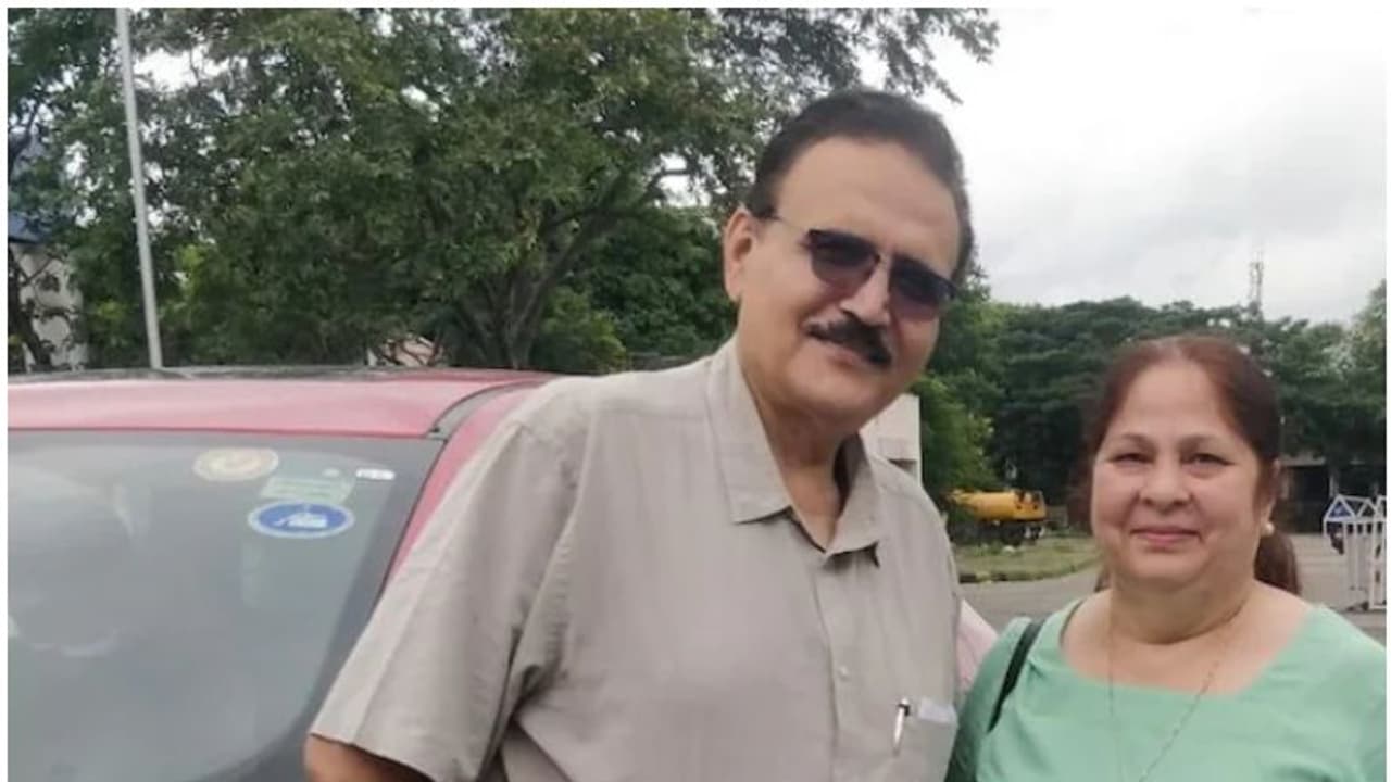 പൊടിക്കാറ്റ് വന്നതോടെ പമ്പിലേക്ക് കയറി; പരസ്യബോർഡ് വീണ് മരിച്ചവരിൽ റിട്ടയേർഡ് ഉദ്യോഗസ്ഥനും ഭാര്യയും പൊടിക്കാറ്റ് വന്നതോടെ പമ്പിലേക്ക് കയറി; പരസ്യബോർഡ് വീണ് മരിച്ചവരിൽ റിട്ടയേർഡ് ഉദ്യോഗസ്ഥനും ഭാര്യയും