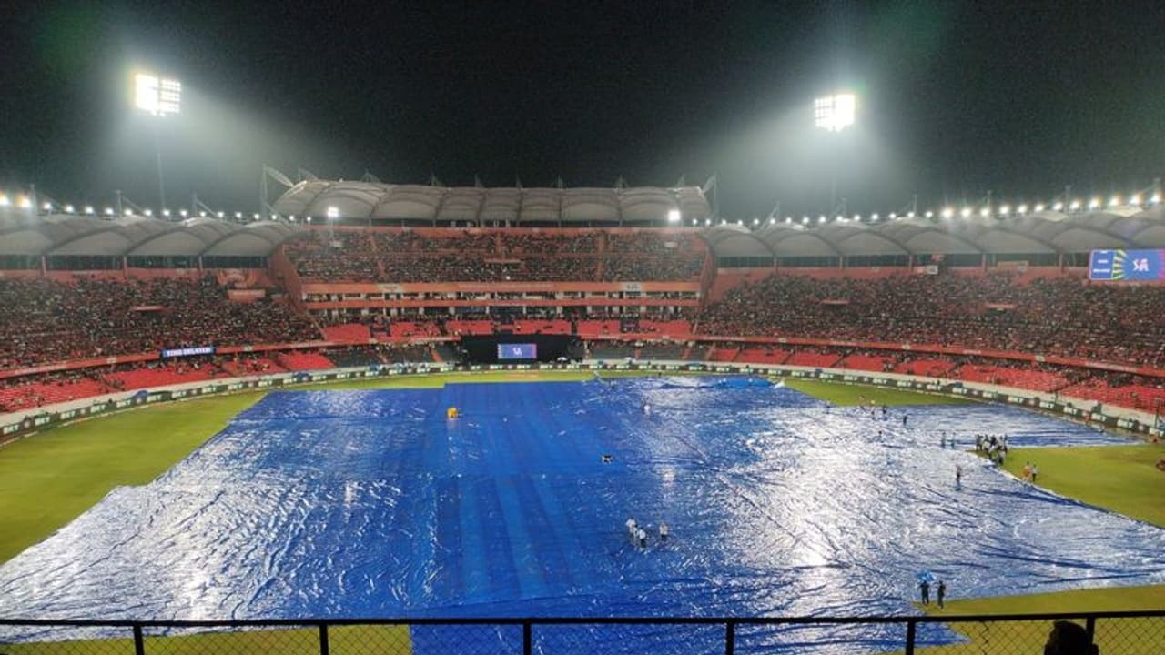 ಮಳೆಯಿಂದ GT vs SRH ಪಂದ್ಯ ರದ್ದು: ಅಧಿಕೃತವಾಗಿ ಪ್ಲೇ ಆಫ್ಗೇರಿದ ಸನ್ರೈಸರ್ಸ್ ಮಳೆಯಿಂದ GT vs SRH ಪಂದ್ಯ ರದ್ದು: ಅಧಿಕೃತವಾಗಿ ಪ್ಲೇ ಆಫ್ಗೇರಿದ ಸನ್ರೈಸರ್ಸ್