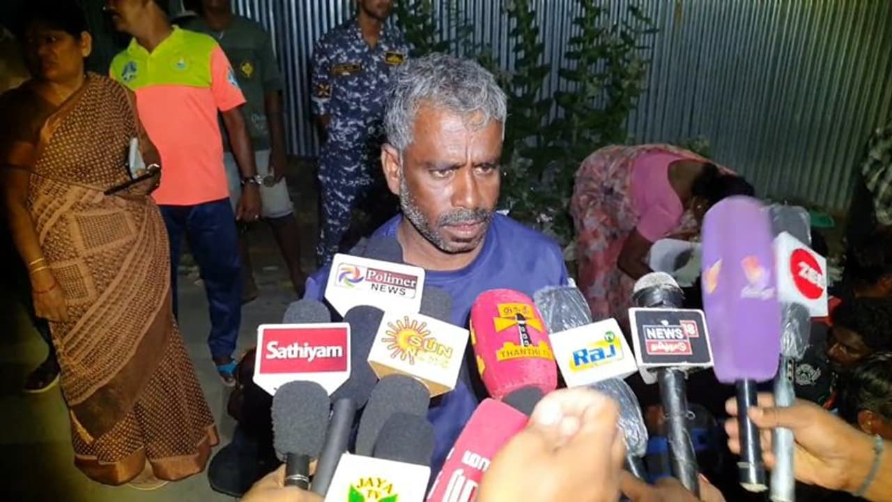 எல்லை தாண்டி தடை செய்யப்பட்ட கடல் அட்டையை பிடித்த இலங்கை மீனவர்கள் 14 பேர் கைது