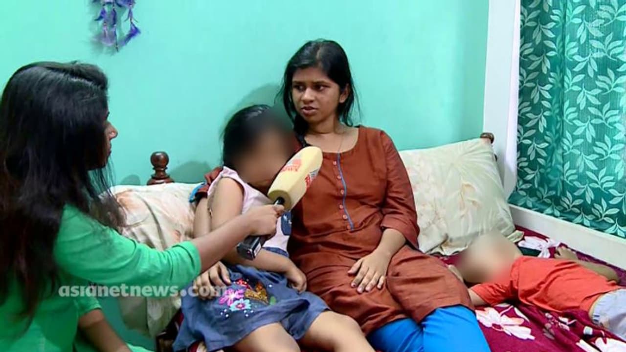 എയര് ഇന്ത്യ എക്സ്പ്രസ് കൈയ്യൊഴിഞ്ഞു; കേന്ദ്രത്തിന് പരാതി നൽകുമെന്ന് മസ്കറ്റിൽ മരിച്ച നമ്പി രാജേഷിൻ്റെ ഭാര്യ എയര് ഇന്ത്യ എക്സ്പ്രസ് കൈയ്യൊഴിഞ്ഞു; കേന്ദ്രത്തിന് പരാതി നൽകുമെന്ന് മസ്കറ്റിൽ മരിച്ച നമ്പി രാജേഷിൻ്റെ ഭാര്യ