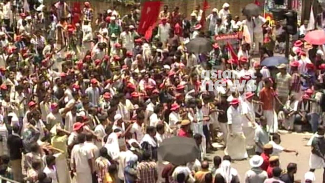 സോളാര് സമരം: സിപിഎം തലയൂരി, ഒത്തുതീര്പ്പിന് പിന്നിൽ ജോൺ ബ്രിട്ടാസെന്നും മാധ്യമപ്രവർത്തകൻ ജോൺ മുണ്ടക്കയം സോളാര് സമരം: സിപിഎം തലയൂരി, ഒത്തുതീര്പ്പിന് പിന്നിൽ ജോൺ ബ്രിട്ടാസെന്നും മാധ്യമപ്രവർത്തകൻ ജോൺ മുണ്ടക്കയം