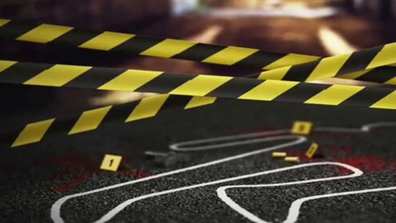 சிவகங்கையில் முன்விரோதம் காரணமாக வீடு புகுந்து ஒருவர் வெட்டி படுகொலை; போலீசார் விசாரணை