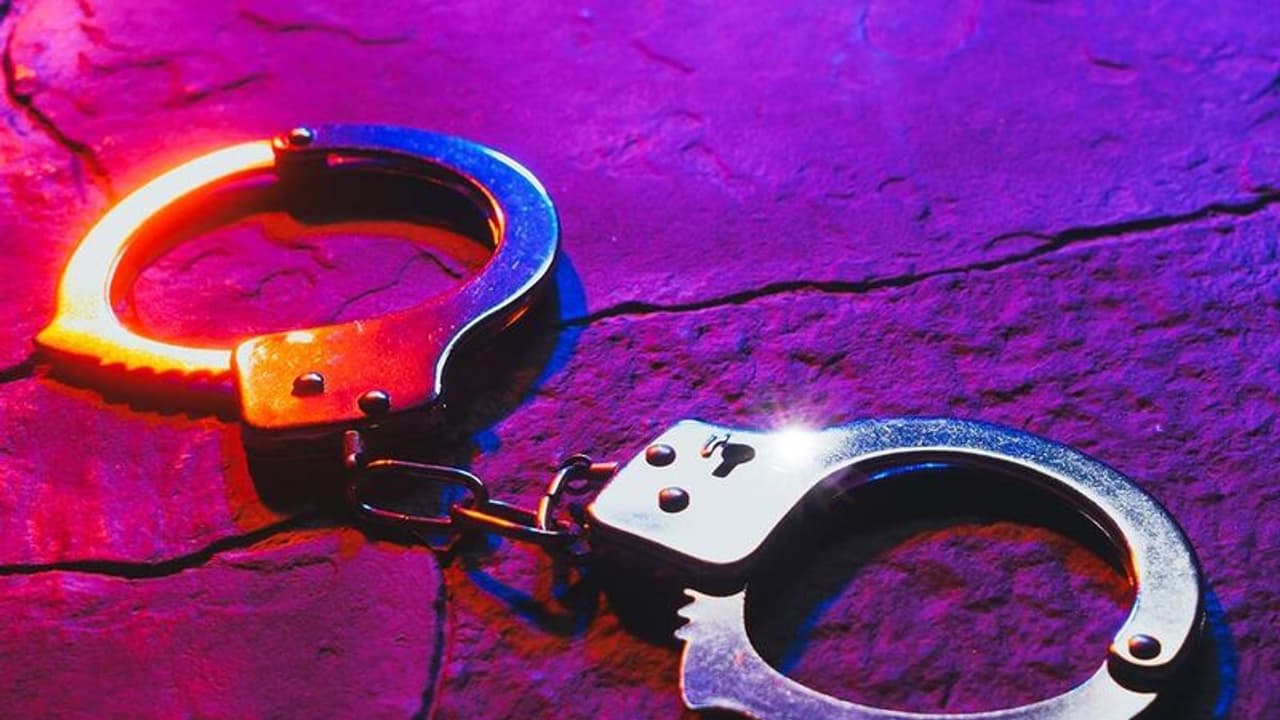 சென்னையில் ரூ.34,500 வழிப்பறி செய்த எஸ்.ஐ. அதிரடி கைது; ATM மையத்திற்கு வந்தவரிடம் போலீஸ் கைவரிசை