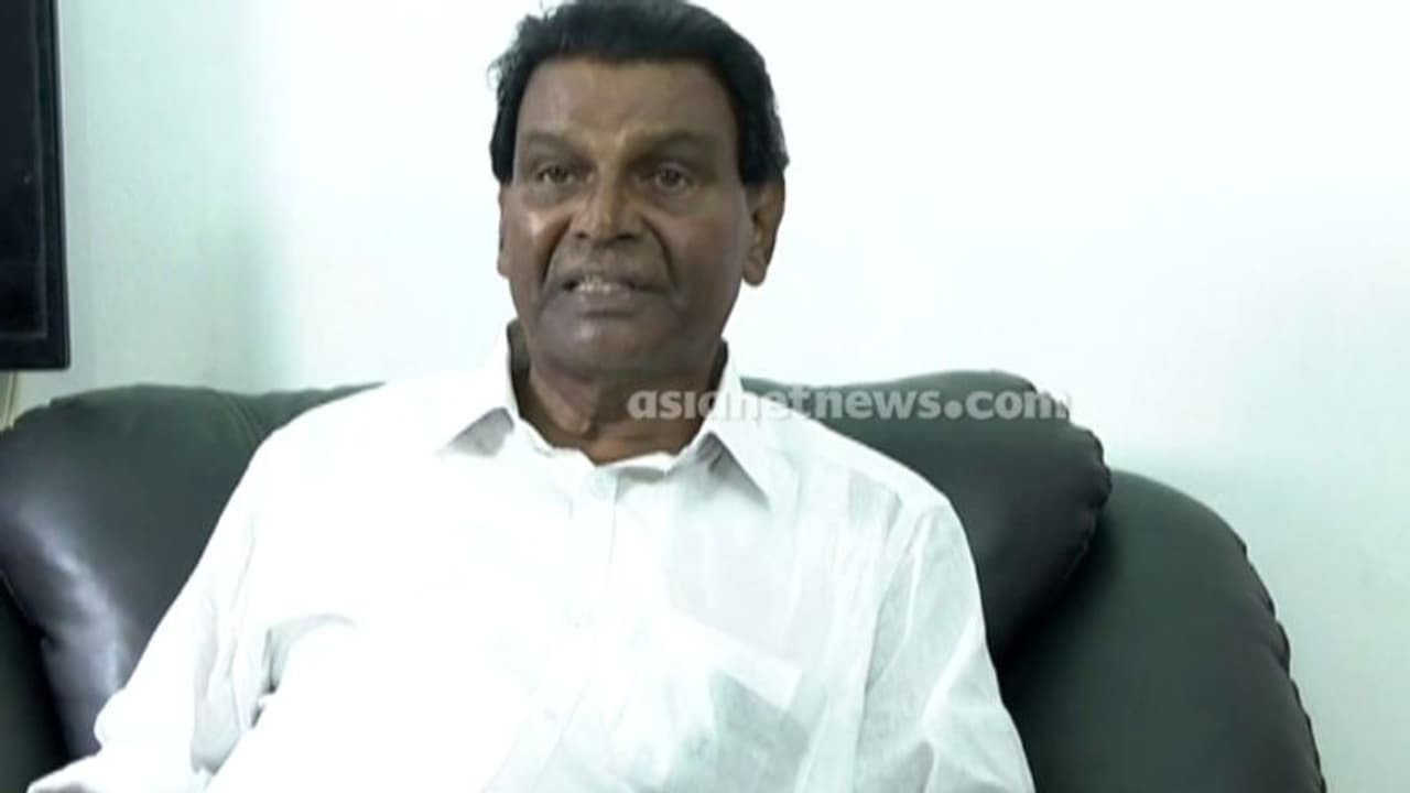 'സോളാര് സമരത്തിലെ ഒത്തുതീര്പ്പ്'; ബ്രിട്ടാസ് വിളിച്ചത് ചെറിയാൻ ഫിലിപ്പിന്റെ ഫോണില് നിന്നെന്ന് തിരുവഞ്ചൂര് 'സോളാര് സമരത്തിലെ ഒത്തുതീര്പ്പ്'; ബ്രിട്ടാസ് വിളിച്ചത് ചെറിയാൻ ഫിലിപ്പിന്റെ ഫോണില് നിന്നെന്ന് തിരുവഞ്ചൂര്