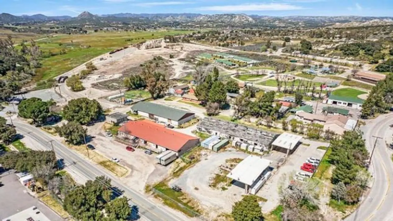 ಮನೆಗಳಲ್ಲ, ಮಾರಾಟಕ್ಕಿದೆ ಇಡೀ ನಗರ; ಇಷ್ಟು ಹಣ ನಿಮ್ಮ ಬಳಿಯಲ್ಲಿದ್ರೆ ನೀವು ಖರೀದಿಸಬಹುದು ಮನೆಗಳಲ್ಲ, ಮಾರಾಟಕ್ಕಿದೆ ಇಡೀ ನಗರ; ಇಷ್ಟು ಹಣ ನಿಮ್ಮ ಬಳಿಯಲ್ಲಿದ್ರೆ ನೀವು ಖರೀದಿಸಬಹುದು