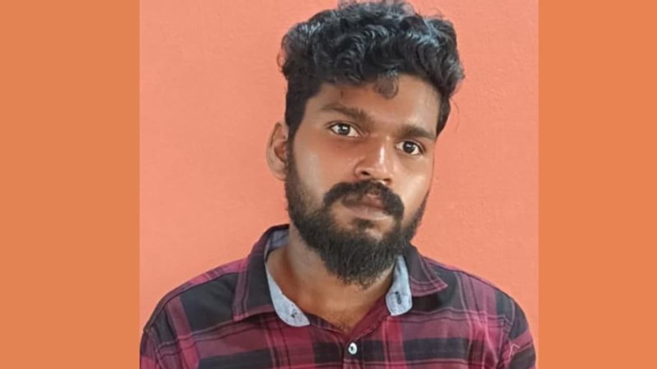 വീട്ടില് അതിക്രമിച്ച് കയറി 11കാരിയെ പീഡിപ്പിച്ച കേസില് പ്രതിക്ക് 58 വര്ഷം കഠിനതടവും ഒരുലക്ഷം രൂപ പിഴയും വീട്ടില് അതിക്രമിച്ച് കയറി 11കാരിയെ പീഡിപ്പിച്ച കേസില് പ്രതിക്ക് 58 വര്ഷം കഠിനതടവും ഒരുലക്ഷം രൂപ പിഴയും