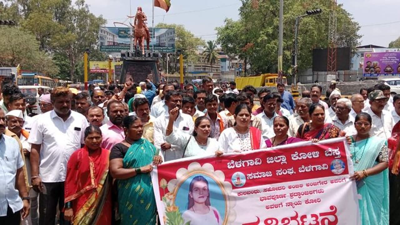 ಅಂಜಲಿ, ನೇಹಾ ಹಂತಕರನ್ನು ಎನ್ಕೌಂಟರ್ ಮಾಡಿ: ಬೆಸ್ತ ಸಮಾಜ ಸಂಘದಿಂದ ಪ್ರತಿಭಟನೆ ಅಂಜಲಿ, ನೇಹಾ ಹಂತಕರನ್ನು ಎನ್ಕೌಂಟರ್ ಮಾಡಿ: ಬೆಸ್ತ ಸಮಾಜ ಸಂಘದಿಂದ ಪ್ರತಿಭಟನೆ